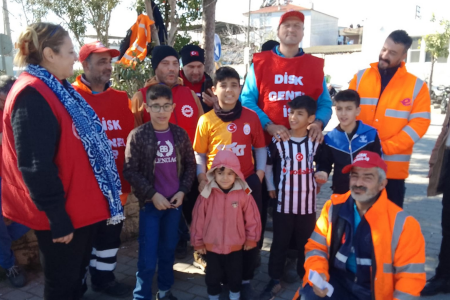 Mahalleli kadınlardan hakları için iş bırakan Efeler Belediyesi işçileriyle dayanışma