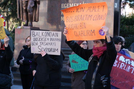 Bir günde 3 kadın öldürüldü, bir kadın öldürülmemek için balkondan atladı
