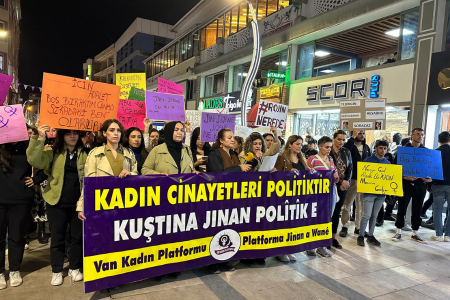 Vanlı kadınlar: 'Şiddete, karanlığa, hukuksuzluğa geçit yok, kadınlar var!'
