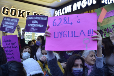 Derya Uluğu'u taciz eden erkek elektronik kelepçeyle konsere geldi, yine serbest kaldı