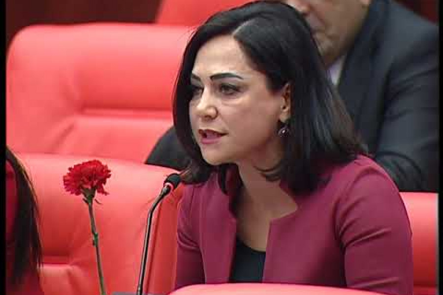 CHP’li kadın vekiller Meclisten ‘Biz varız’ diye seslendi