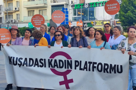 Kuşadası Kadın Platformu: 'Kadına yönelik şiddetin ve ölümlerin son bulmasını istiyoruz'