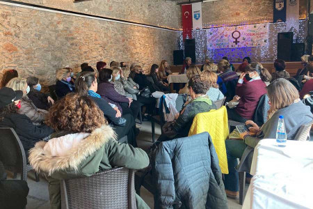 Bodrumlu kadınlar 8 Mart öncesi panelde bir araya geldi