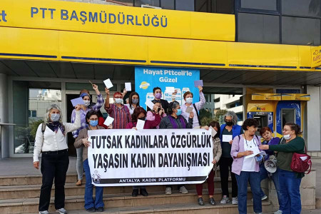 Antalya Kadın Platformu tutsak kadınlara dayanışma kartı gönderdi