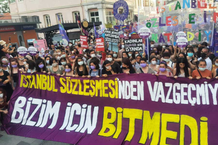 Türkiye, İstanbul Sözleşmesi’nden  1 yıl önce çekildi: Kadınlar sözleşmeden vazgeçmiyor!
