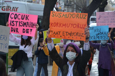7 yıldır şiddet gören kadın sesinin duyulmasını istiyor