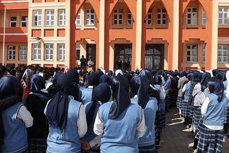 İki arada bir derede, bu annelerin çaresi nerede?