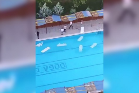 Diyarbakır'da havuza girmek isteyen kadınlara saldıran kişi bu sefer de kadınlara hakaret etti