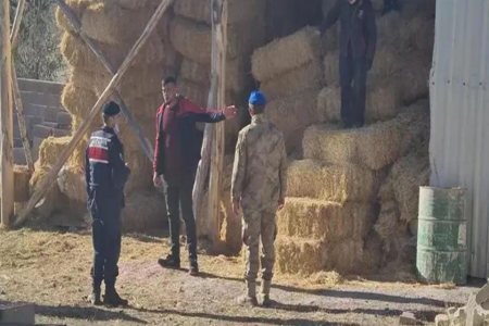 Kaybolan kadının cesedi, daha önce aranmış olan samanlıkta bulundu