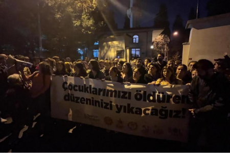 Katledilen 6 yaşındaki çocuk için eylem: 'Karanlığa teslim olmayacağız'