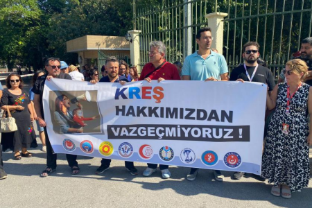 Ege Üniversitesi'nde emekçiler kreşin kapatılmasını protesto etti