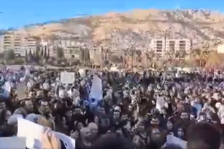 Şam'da yüzlerce kişi laiklik ve kadın hakları için sokaktaydı
