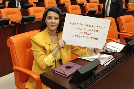 Sevda Karaca Özak Tekstil işçisi kadınların seçme hakkını gündeme getirdi