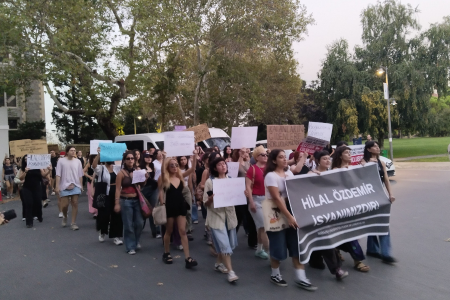 Boğaziçi Üniversitesinde kadınlar Hilal Özdemir için eylemdeydi