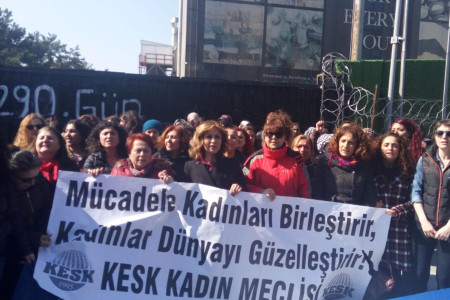 ‘KESK’li kadınlardan Flormar işçisi kadınlara destek’