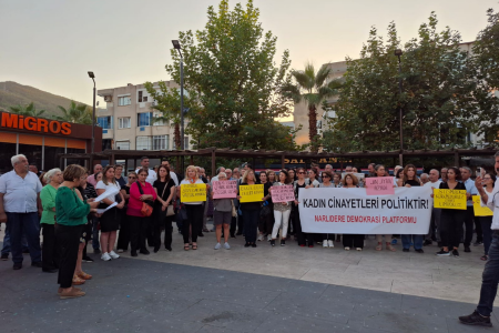 Narlıdere Demokrasi Platformu kadın cinayetlerine karşı eylem yaptı
