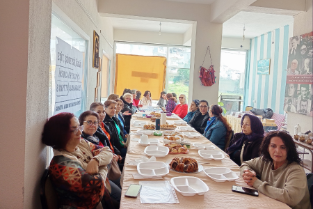 Bornova Kadın Dayanışma Derneği çağrısıyla 8 Mart öncesinde kadınlar buluştu