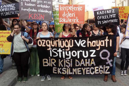 Taleplerimiz ortada, kadınlara kulak verin!