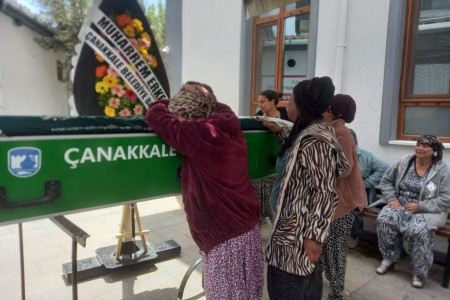 Uzaklaştırma kararına rağmen sokakta öldürülen Zeynep Zan toprağa verildi