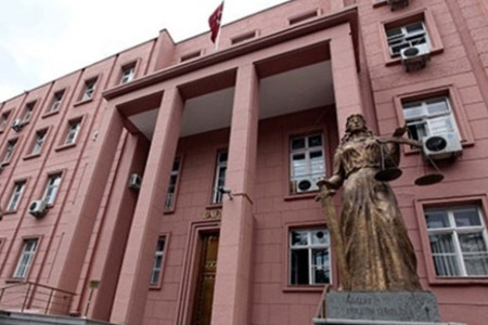 Yargıtay’dan önemli karar: ‘İşyerinde kadının en büyük engeli taciz’